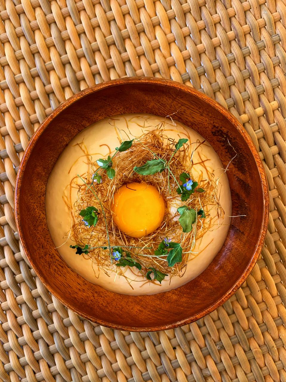 Création culinaire moderne au restaurant Aroc